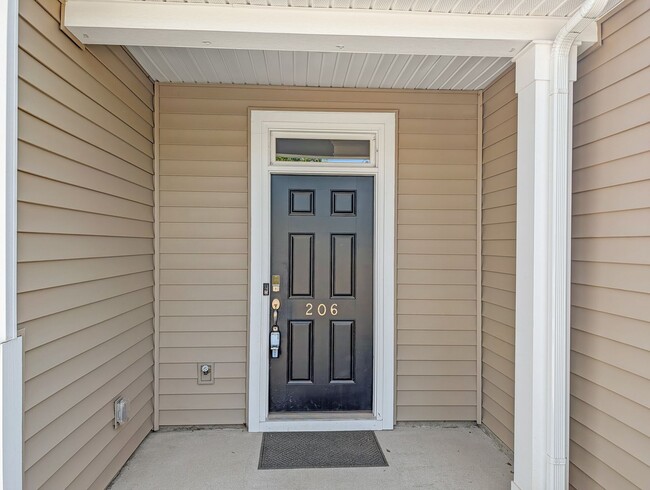 Foto del edificio - Spacious 3 Bed / 2.5 Bath Townhouse with Loft & 1-Car Garage