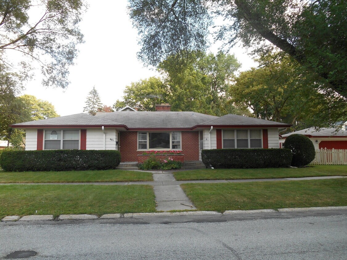 Primary Photo - 441 N Brockway St