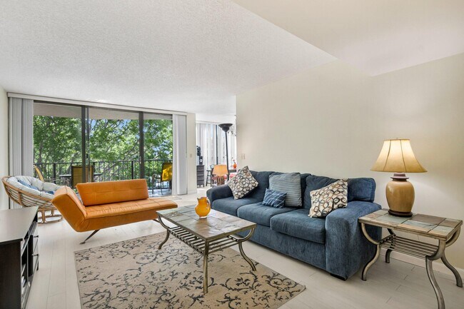 Foto del edificio - 799 Jeffery St