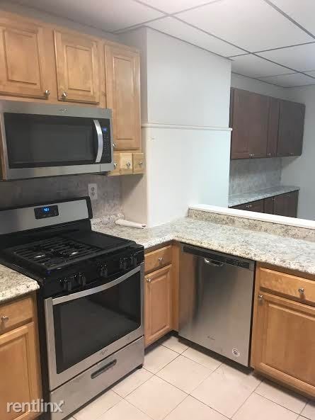 Building Photo - 4 br, 1 bath Apartment - 512-514 Devon St