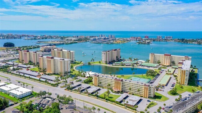 Foto del edificio - 4575 Cove Cir