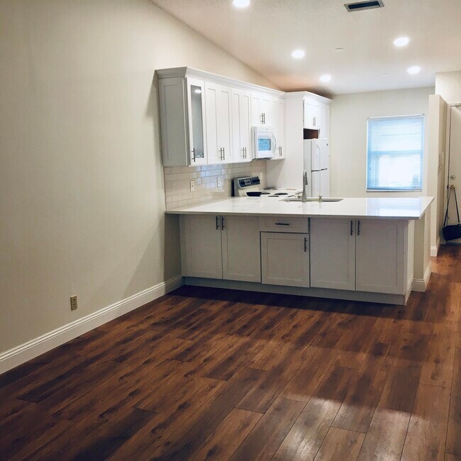 Foto del edificio - 8955 Sunnywood Pl