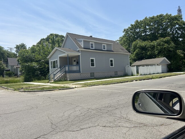 Building Photo - 12200 S Lowe Ave