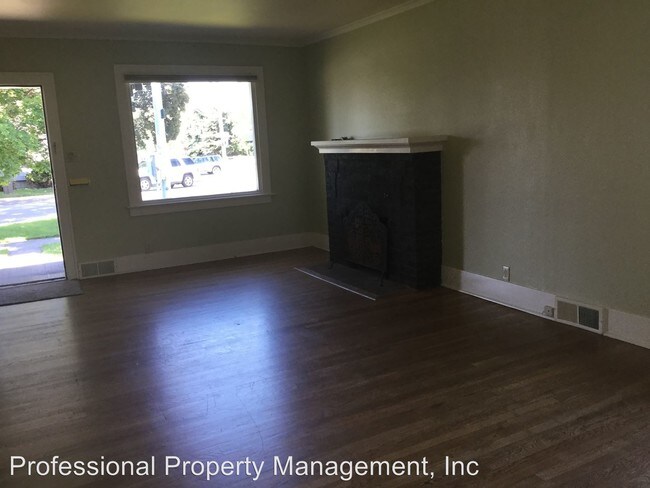 Building Photo - 3 br, 1 bath House - 529 S 5th St E