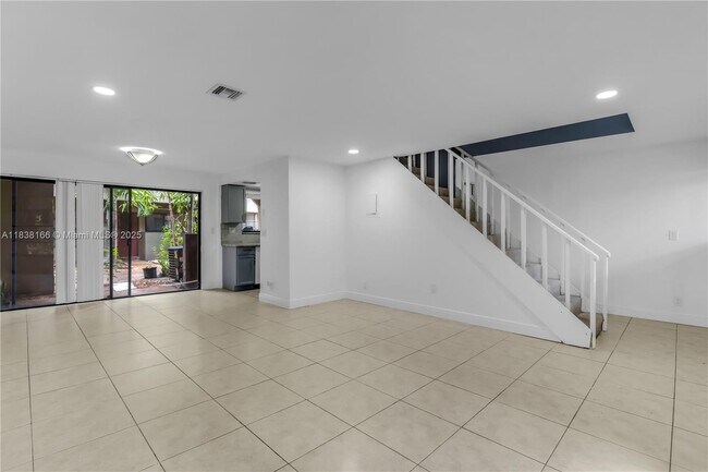 Foto del edificio - 2530 Coral Springs Dr