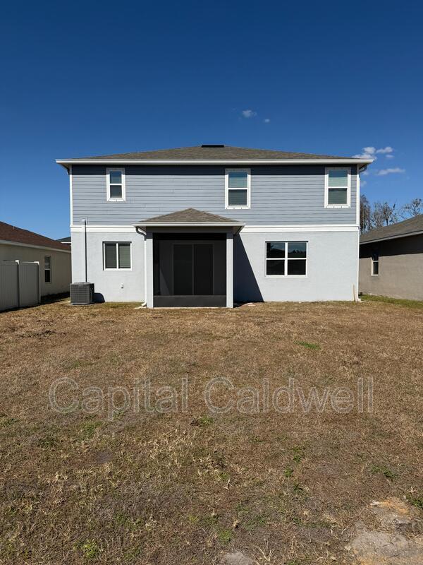 Photo - 37450 MacKenzie Dr House