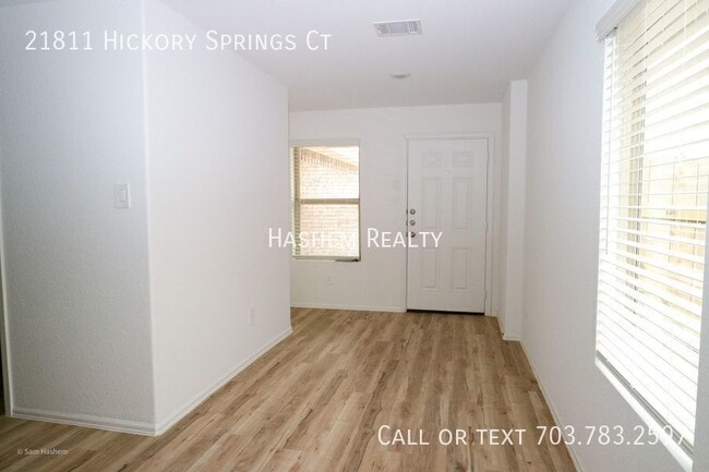Building Photo - 21811 Hickory Spgs Ct