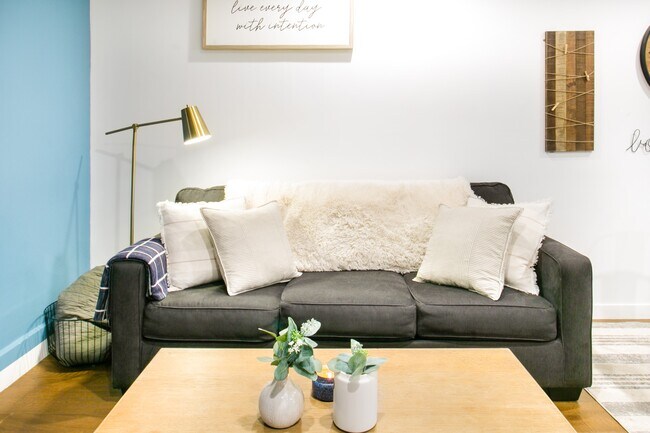 sofá - 5534 Alcove Ave