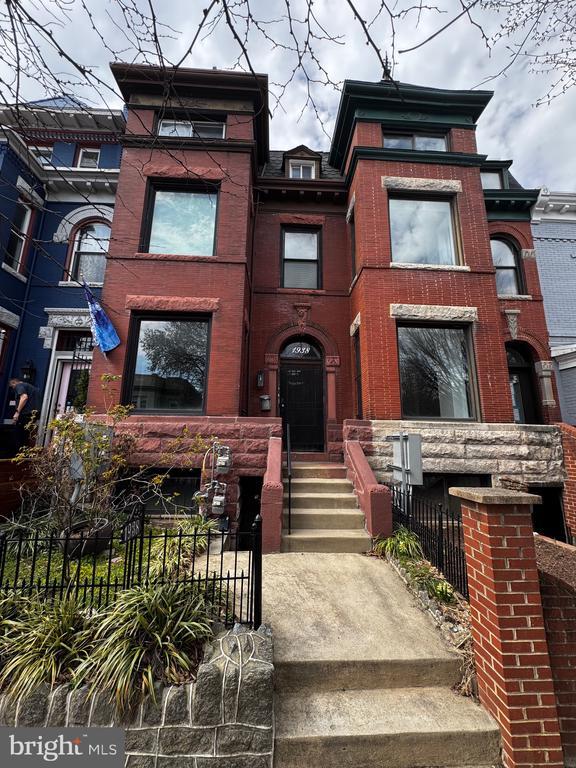 Primary Photo - 1938 1st St NW