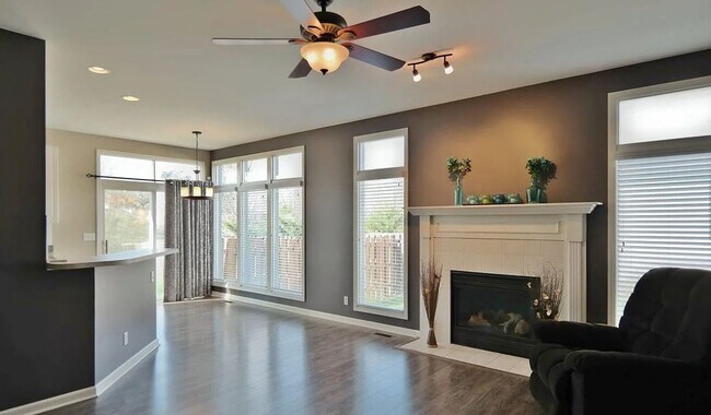 Foto del edificio - Modern 3 Bedroom 4 Bathroom Bellevue Home!