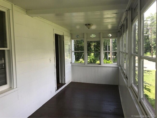 Foto del edificio - 381 Plainville Ave
