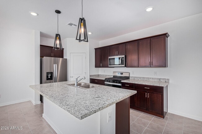 Foto del edificio - 16009 W Smoketree Dr