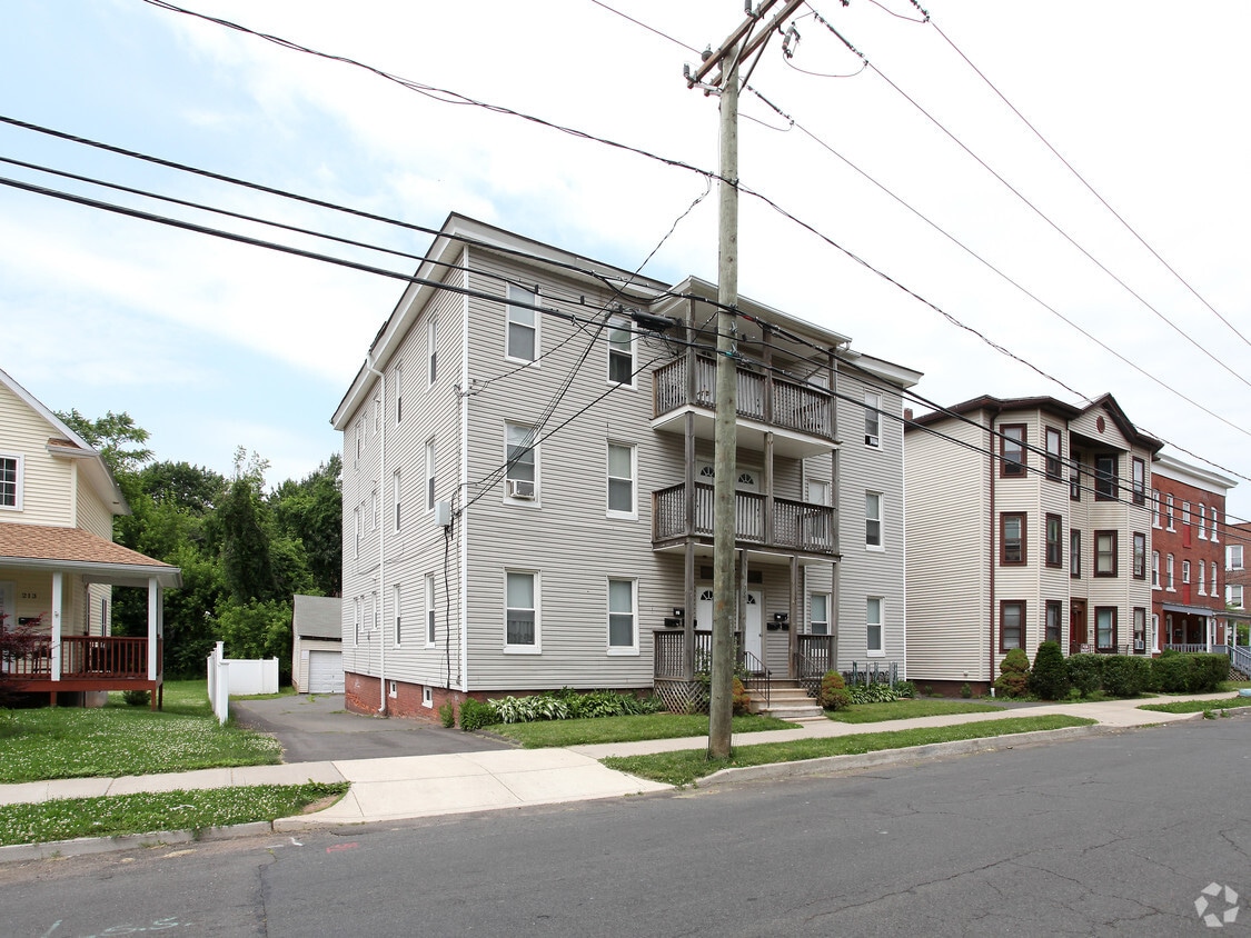 Primary Photo - 207-209 Glen St