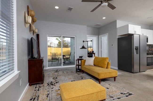 Foto del edificio - 12308 Liberty School Rd