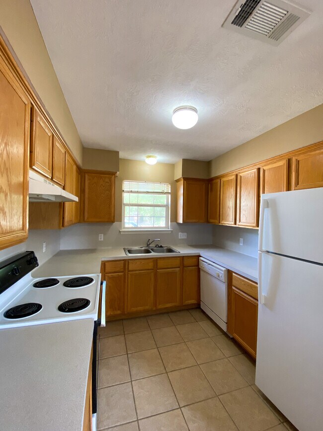 Foto del edificio - 2408 Brittain Ct