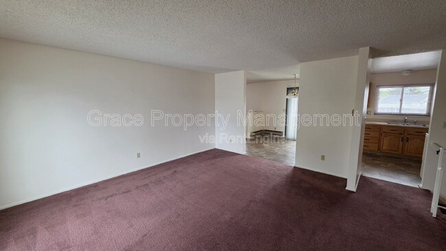 Foto del edificio - 1044 Maple Dr