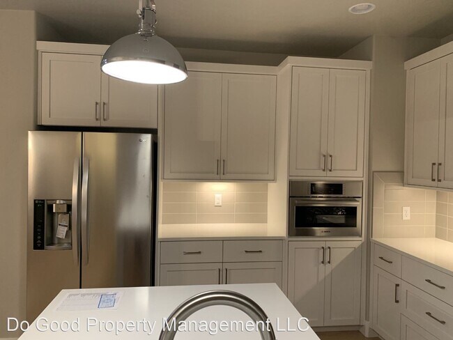 Building Photo - 3 br, 2 bath House - 4924 S Carneros Way