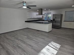 Building Photo - 4423 Pine Ave NE