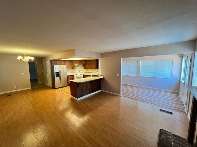 Foto del edificio - Three Bedroom Single Story SE Reno Home