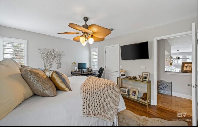 Foto del edificio - 26060 Marina Rd