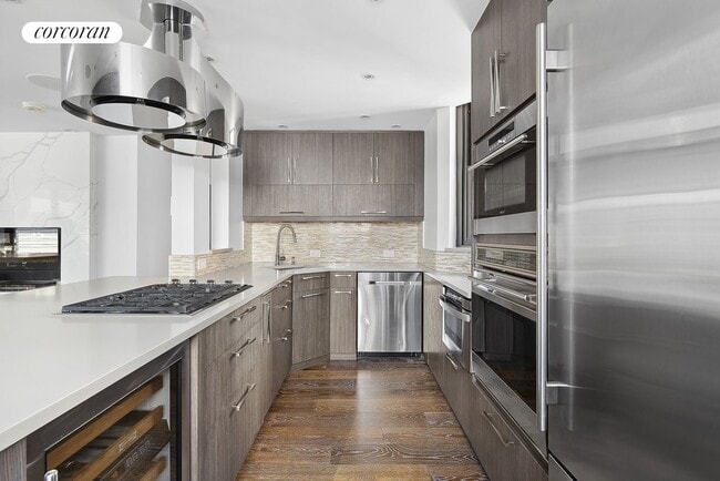 Building Photo - 224 E 52nd St