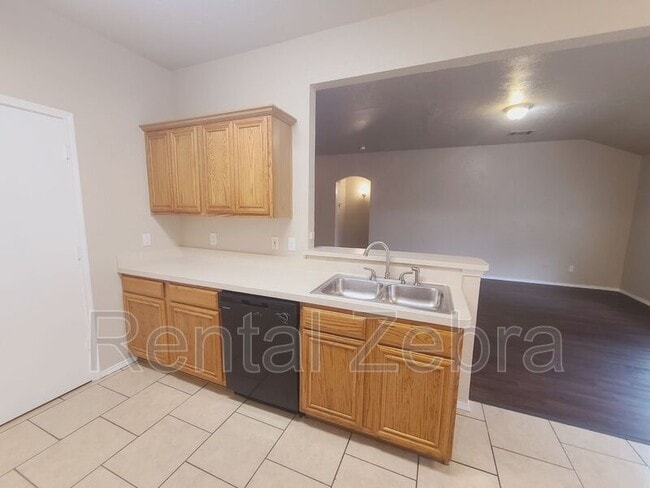 Building Photo - 3140 Ronay Dr
