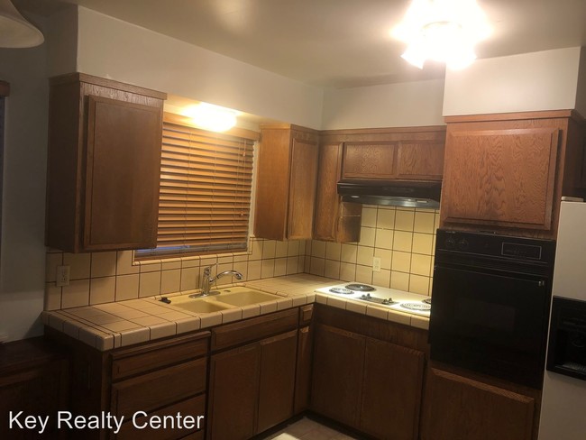 Building Photo - 3 br, 1.5 bath House - 5024 H Parkway