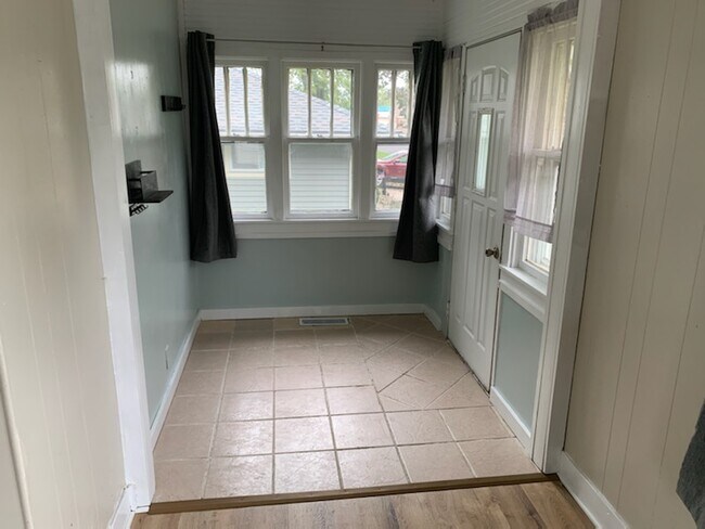 Entry - 1317 S 11th St