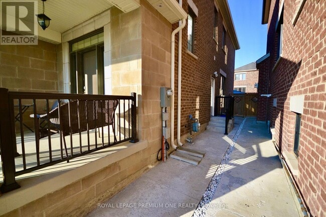 Building Photo - 465 Kleinburg Smt Wy