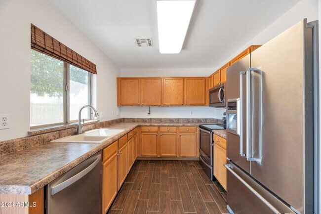 Building Photo - 13825 W Ironwood St