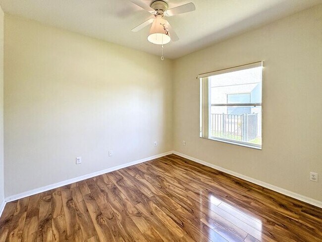 Foto del edificio - 10864 Cory Lake Dr