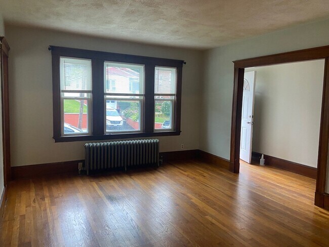 Foto del edificio - 34-36 Cedrus Ave