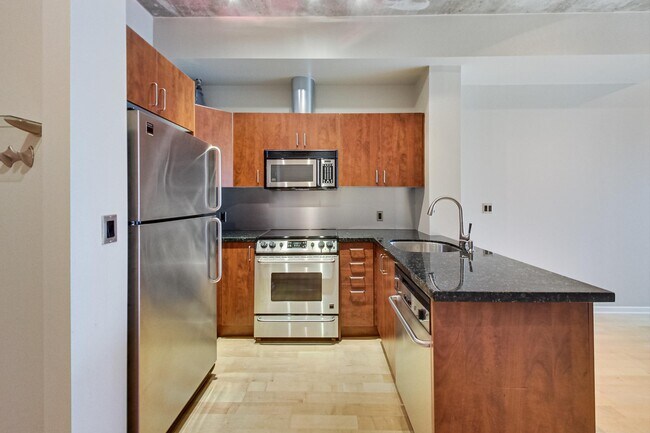 Photo du bâtiment - 388-388 Richmond St W