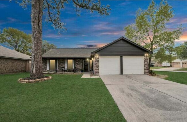 Building Photo - 5215 Rivertree Ln