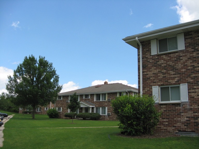 Building Photo - N59W23310 Clover Dr