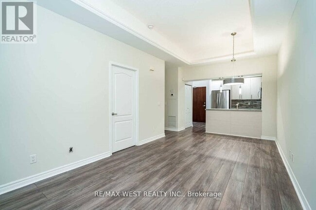 Photo du bâtiment - 330-330 Princess Royal Dr