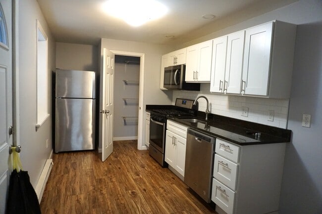 Building Photo - 8 N Delaware Dr