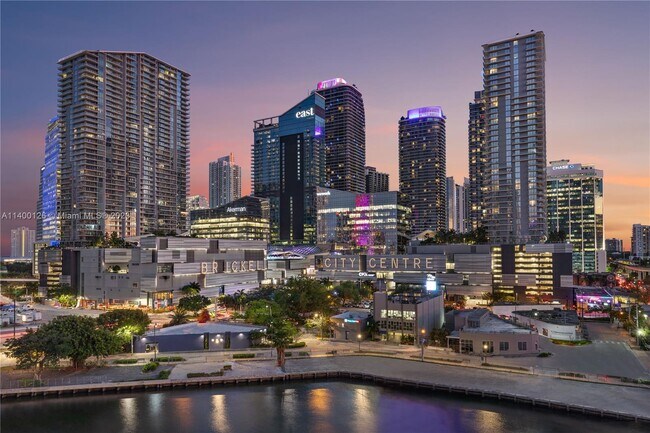Foto del edificio - 88 SW 7th St