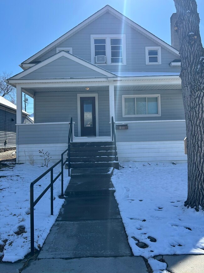 Building Photo - 800 6th Ave N