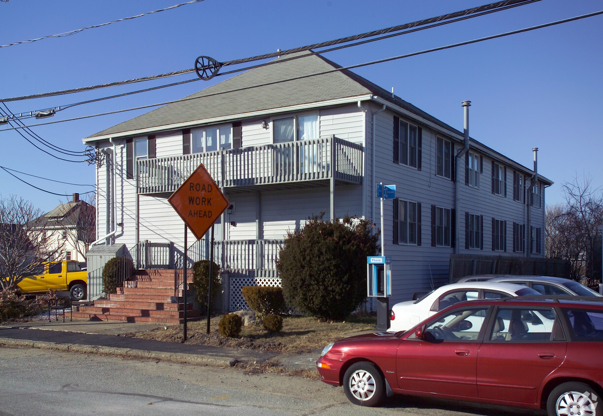 Building Photo - 10 Louis St