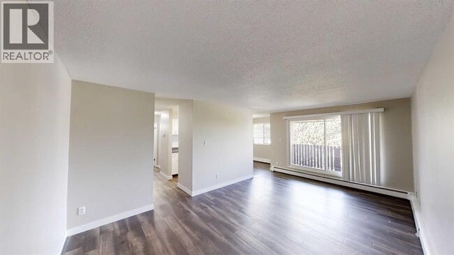 Photo du bâtiment - 10105-10107 107 Ave