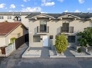 Building Photo - 324 W 74th Pl