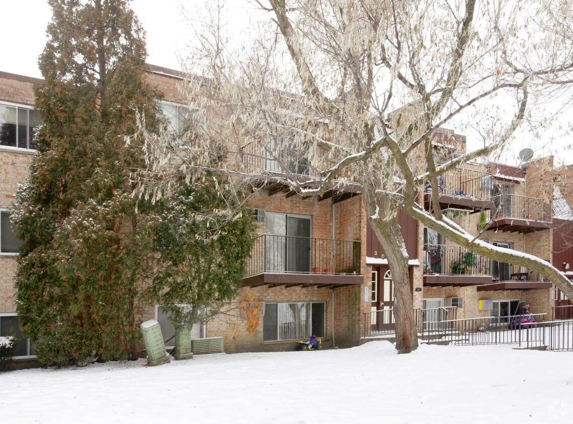 Building Photo - 309 W Hawthorne Cir