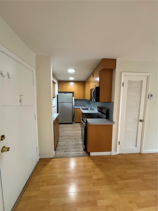 Foto del edificio - 645 NE 121st St