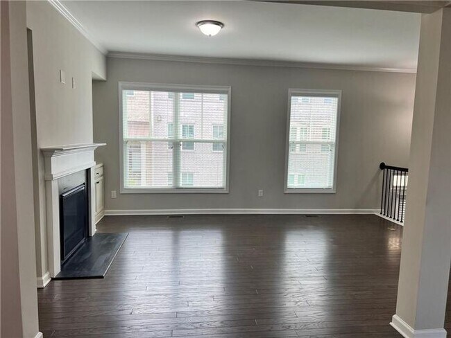 Building Photo - 4-bedroom, 3.5-bathroom townhome in Suwanee Walk!