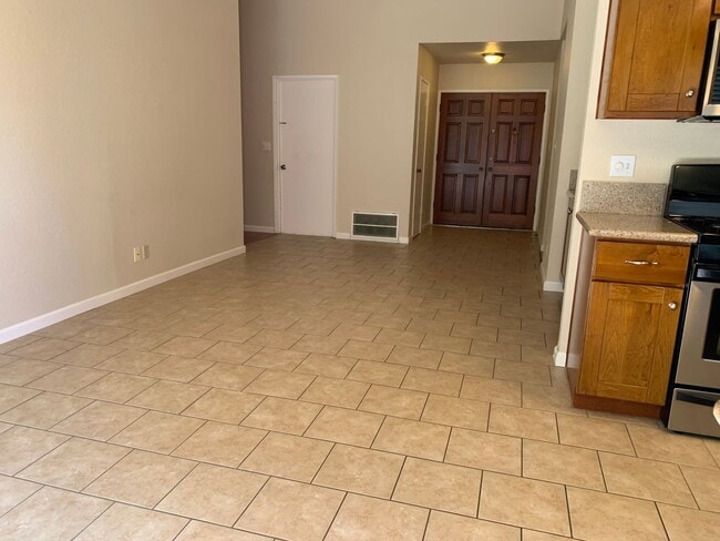 Building Photo - Adorable well maintained 3 bedroom 2 bath ...