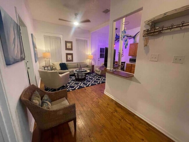 Foto del edificio - 2423 Avenue Q