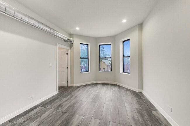 Building Photo - 2213 W 23rd Pl