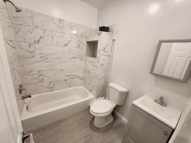 Foto del edificio - 346 W Queen Ln