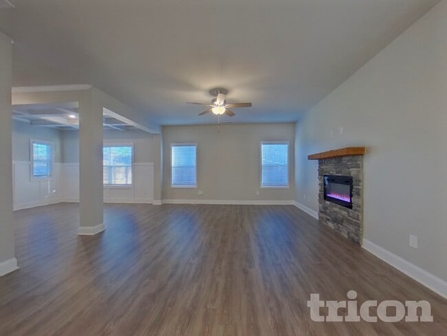 Foto del edificio - 8951 Callaway Dr